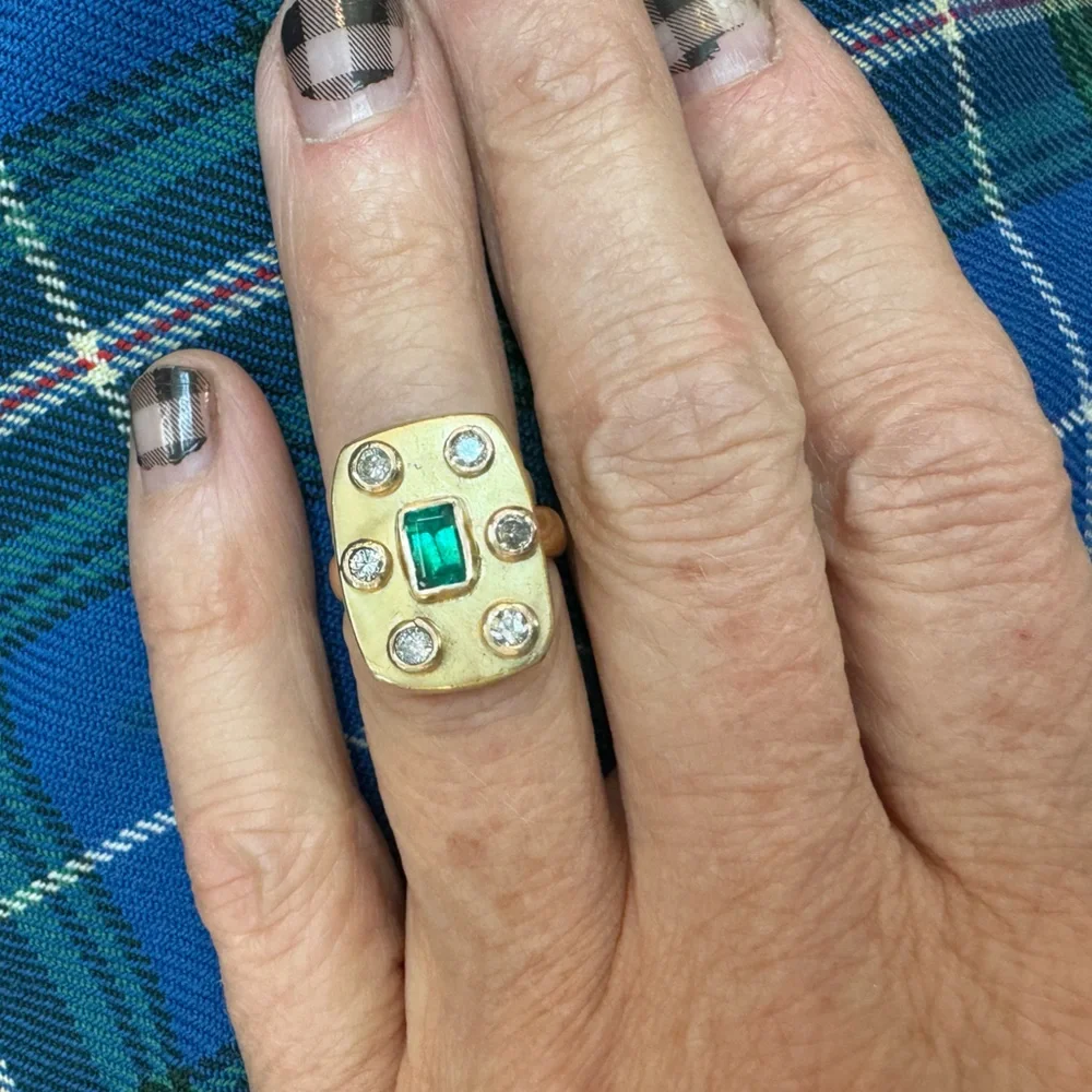 E.DeHaven 18k Emerald & Diamonds ring - Picture 12 of 16